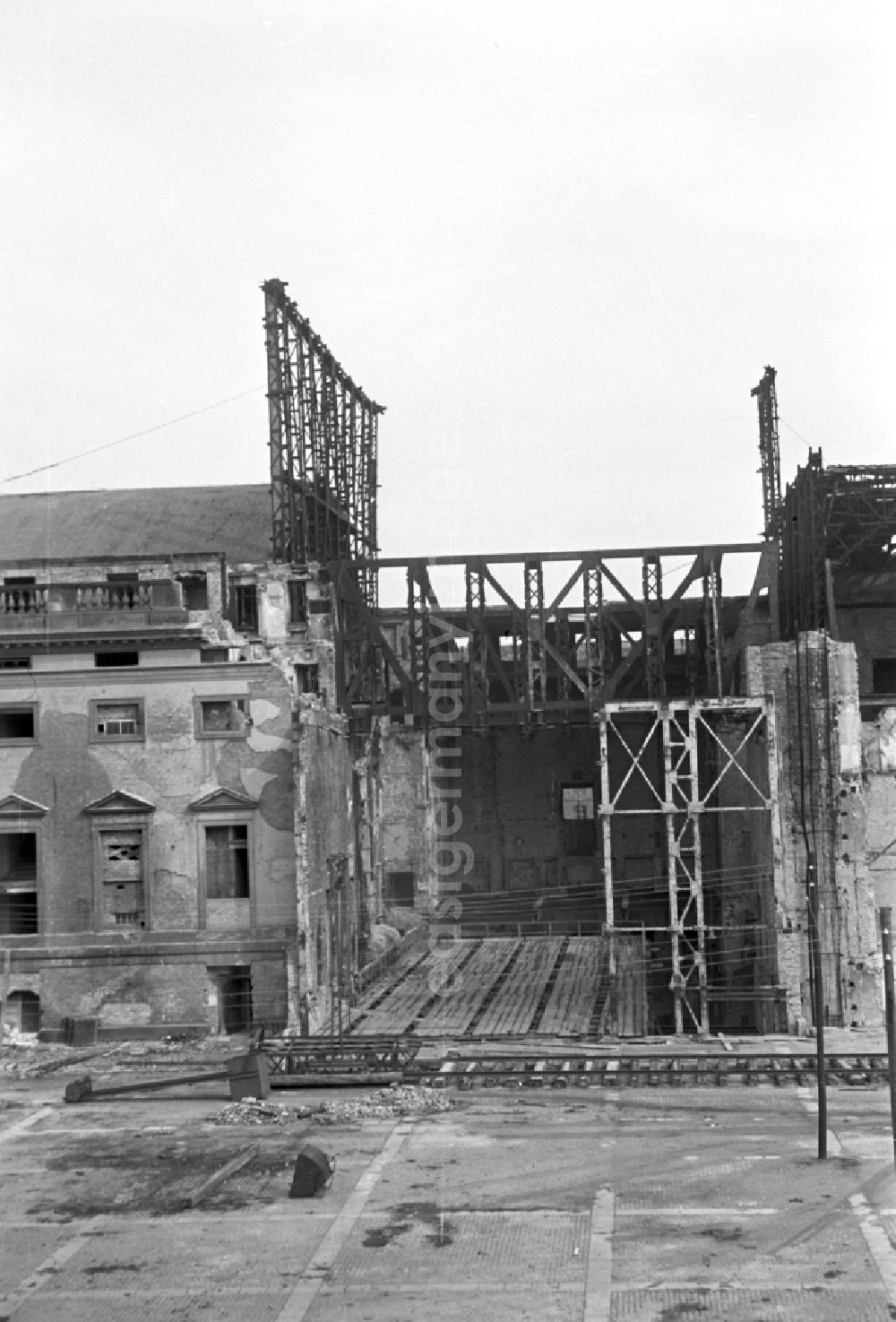 GDR picture archive: Berlin - Start of the reconstruction of the German State Opera on Unter den Linden in Berlin, which was destroyed in the Second World War, East Berlin in the territory of the former GDR, German Democratic Republic