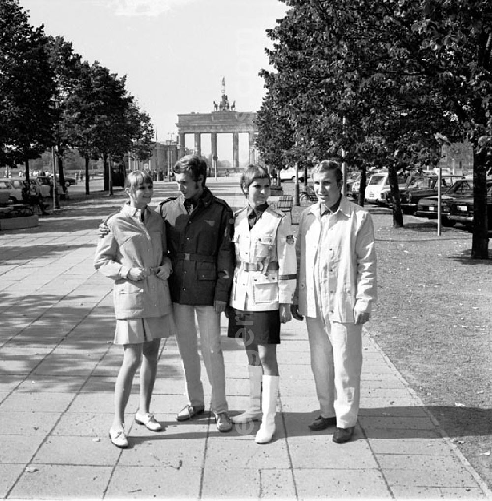 GDR photo archive: Berlin - September 1969 Pressekonferenz des Zentralrates der FDJ mit Dr. Günter Jahn Bekleidung zum Treffen Junger Sozialisten wurden vorgestellt.