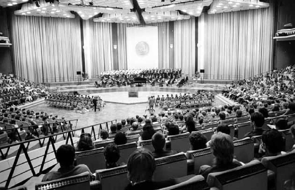 GDR photo archive: Berlin - 23.09.1987 über 500