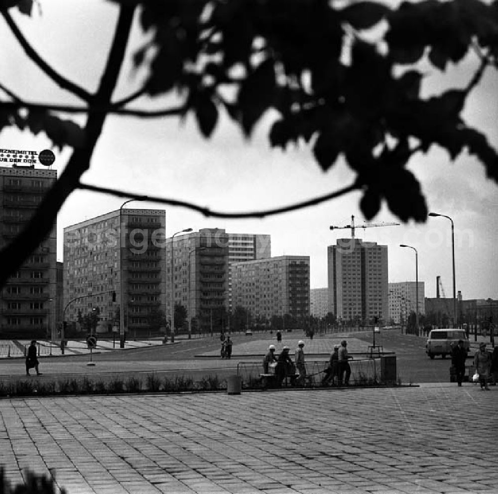 GDR picture archive: Berlin - Blick vom Alexanderplatz in Richtung Alexanderstraße.