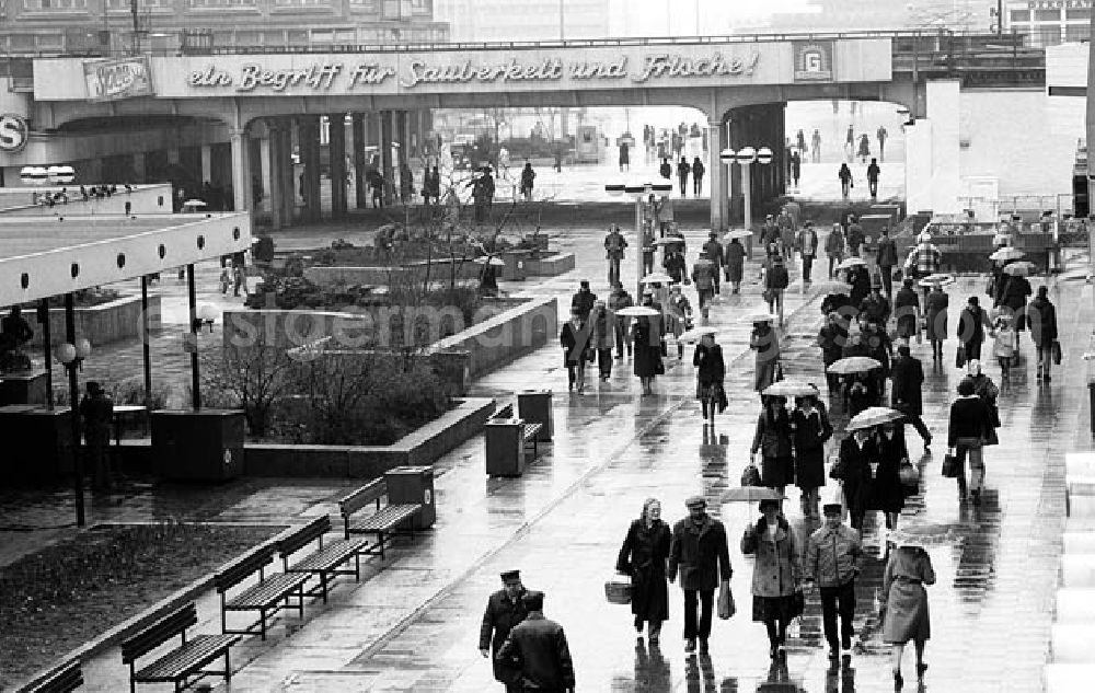 GDR photo archive: Alexanderplatz/ Berlin - 19.