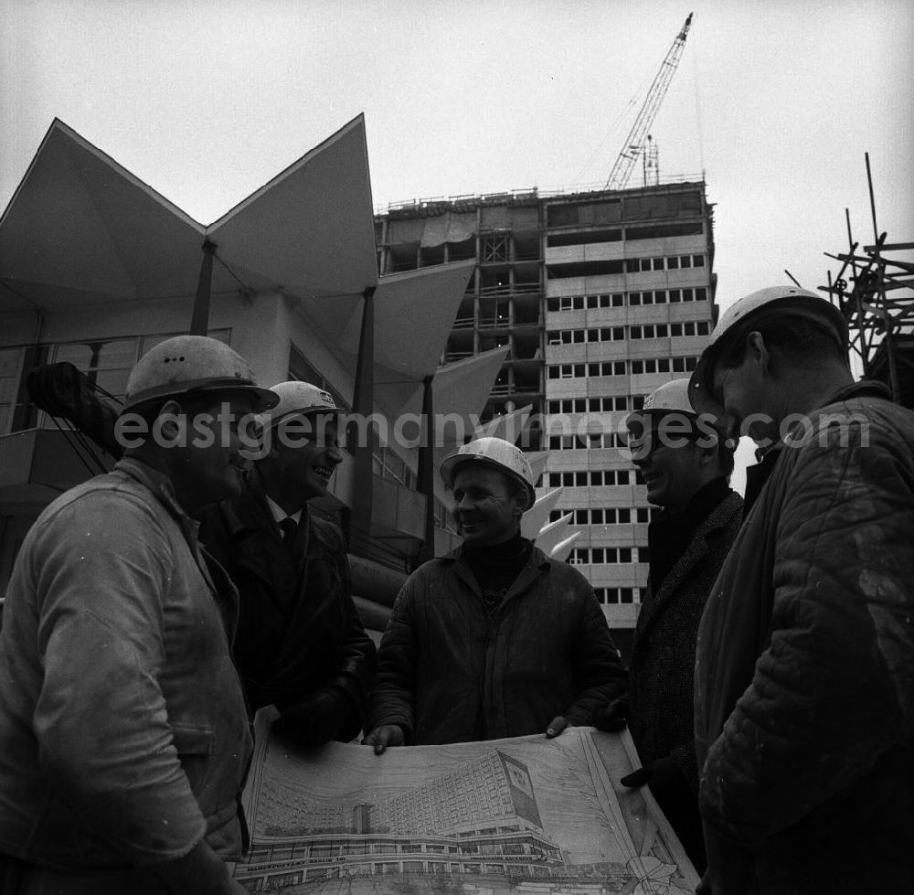 Berlin: Baustelle Stadtzentrum. Liebknechtstraße und Rathausstraße (