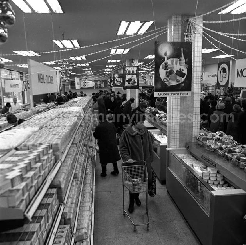 GDR photo archive: Berlin - Dezember 1966 Berlin Prenzlauer Allee