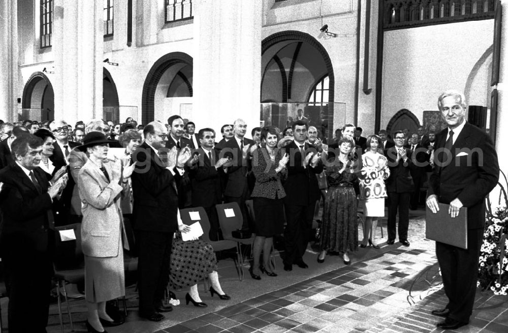 GDR photo archive: Berlin - Berlin Richard von Weizsäcker, Ehrenbürger Berlins 29.06.9