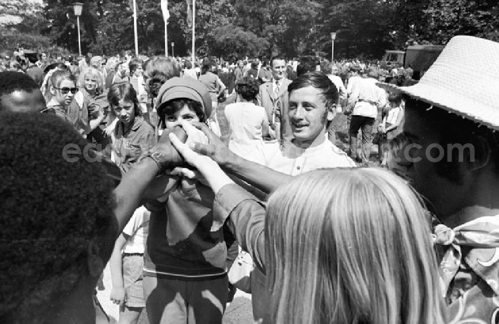 Berlin - Treptow: 30.07.1973 Berlin - Rosenpflanzen im Treptower Park 1