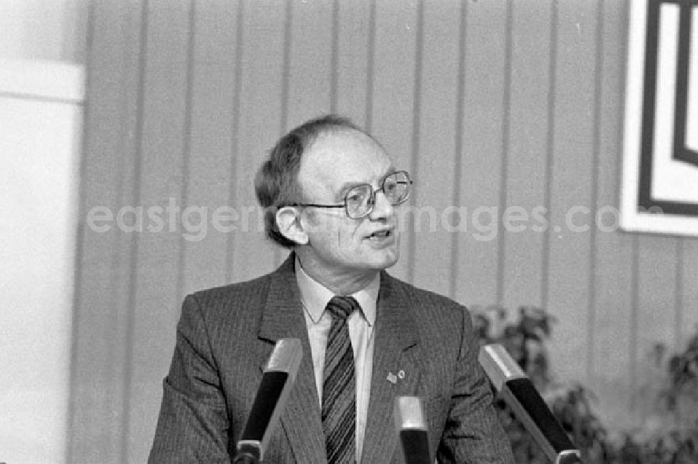 GDR photo archive: Berlin - 24.11.87 Berlin X. Schriftstellerkongress Hermann Kant