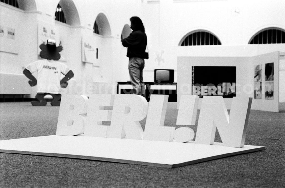 GDR image archive: - Berlin-Signet-Ausstellung Umschlagnummer: 7493