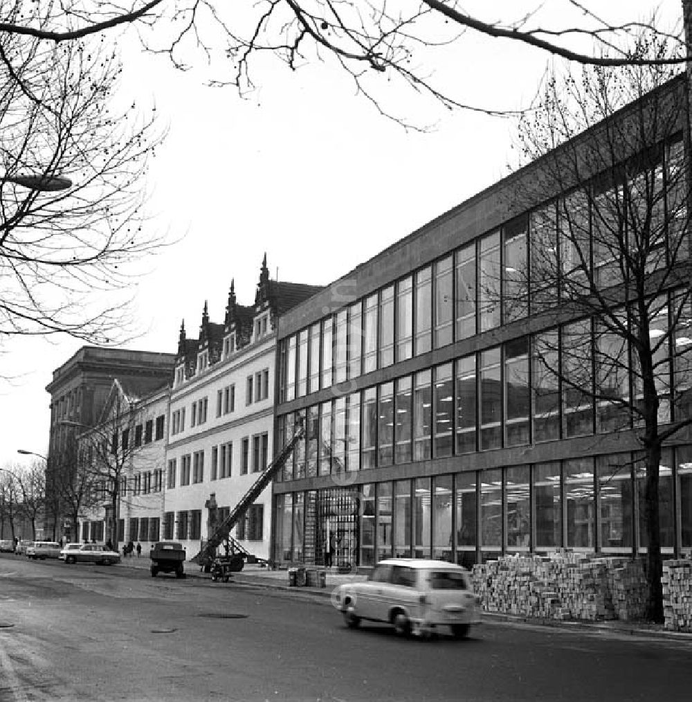 GDR image archive: Berlin - 30.12.1965 Berliner Stadtbibliothek / Zentral- u. Landesbibliothek Breite Str. 32-34, 10178 Berlin Tel.:030 90226-4