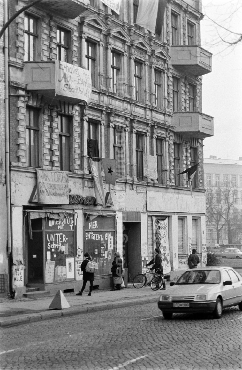 GDR photo archive: Berlin - Facades of an occupied old apartment building Schoenhauser Allee 2