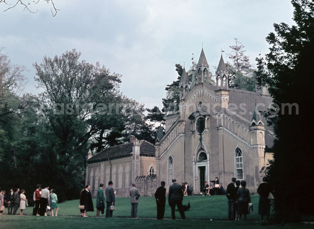 Oranienbaum-Wörlitz: Visitors in front of the Gothic House in Woerlitz Park in Oranienbaum-Woerlitz, Saxony-Anhalt in the territory of the former GDR, German Democratic Republic