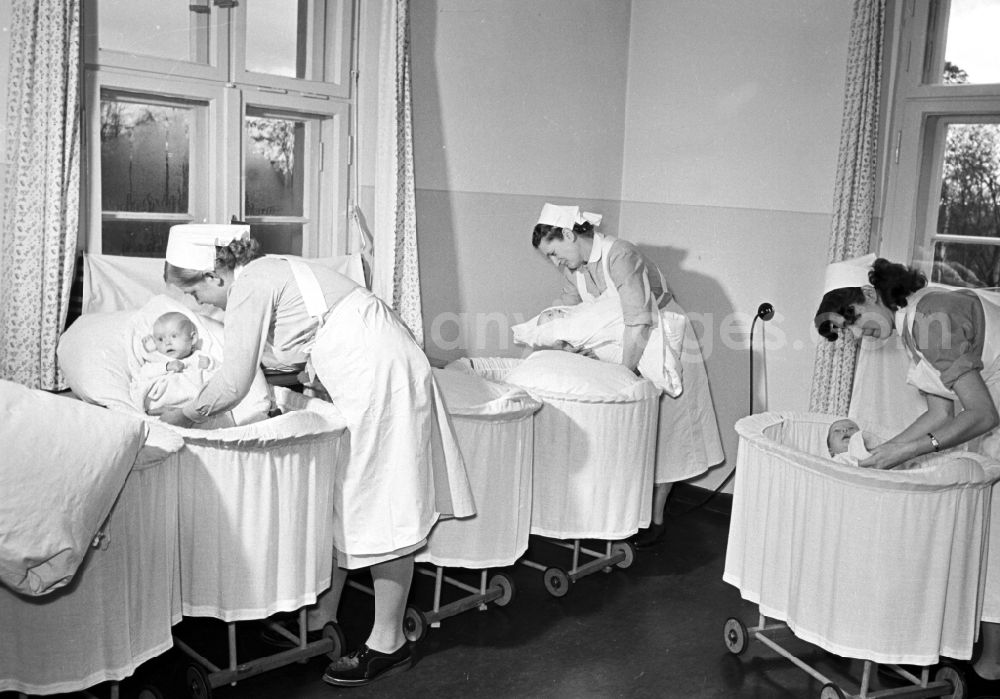 GDR picture archive: Berlin - Care of infants in the children's home of the VEB Kabelwerk Oberspree (KWO) An der Wuhlheide in the district of Oberschoeneweide in Berlin East Berlin in the area of the former GDR, German Democratic Republic