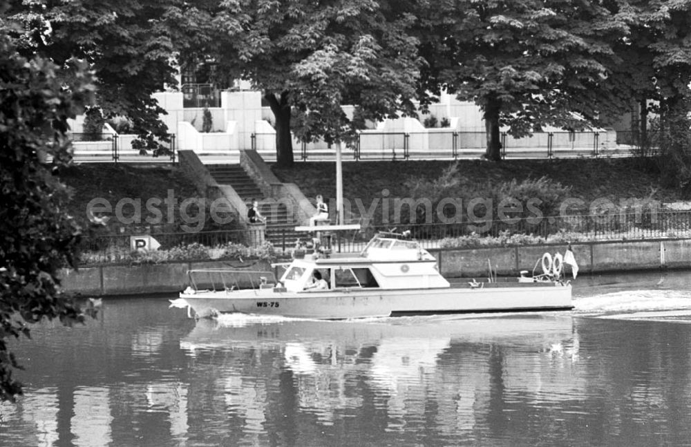 GDR picture archive: Berlin-Mitte - Binnenschiffahrt Jannowitzbrücke 26.