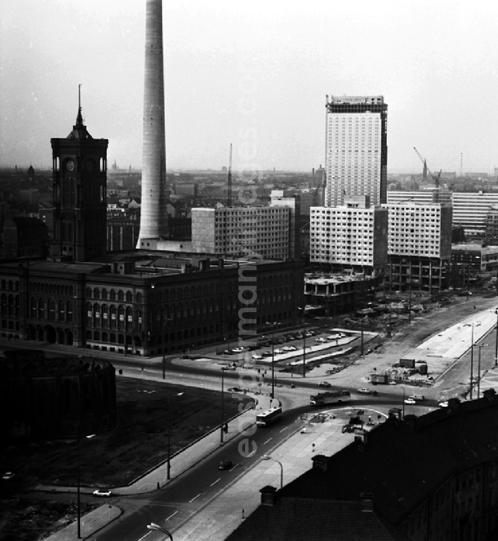 Berlin: Blick auf das Stadtzentrum vom Hochhaus Fischerkietz.