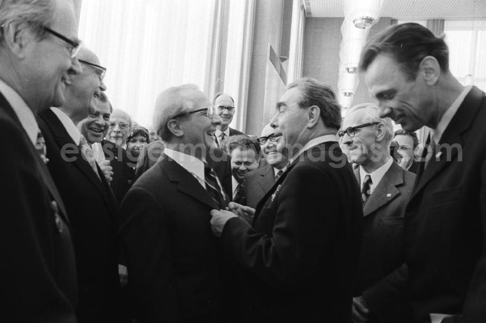 Berlin: Leonid Iljitsch Breschnew während seines Staatsbesuch im Staatsrat bei Erich Honecker, Walter Ulbricht und Willi Stoph.