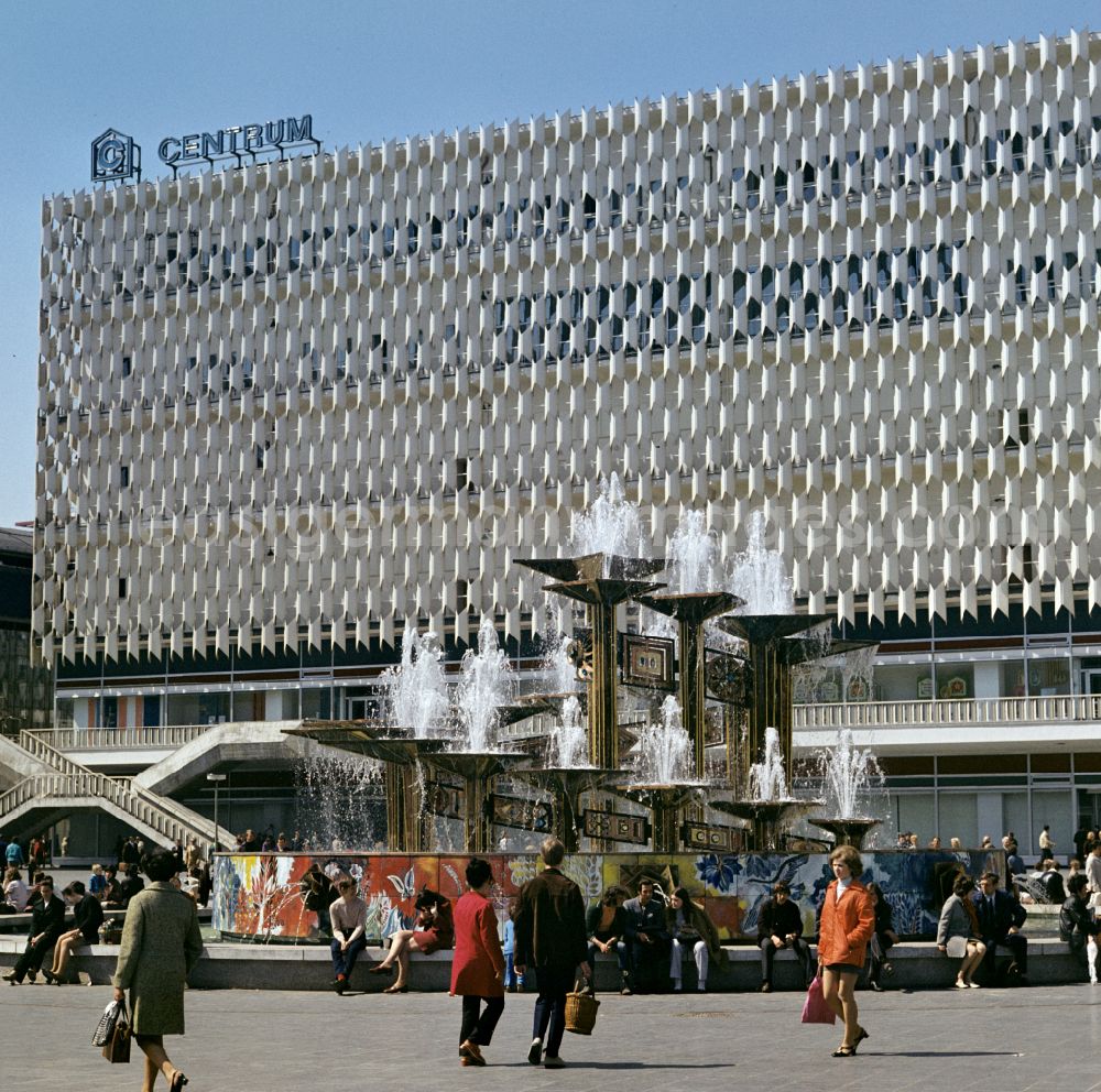 Berlin: Popular water feature - fountain Fountain of Friendship of Peoples on Alexanderplatz in front of the Centrum department store in the Mitte district of Berlin East Berlin on the territory of the former GDR, German Democratic Republic