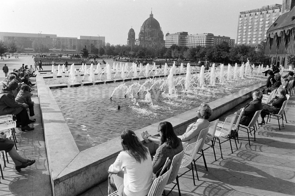 Berlin: Fountains and water features in the Mitte district of Berlin-Mitte in the area of the former GDR, German Democratic Republic