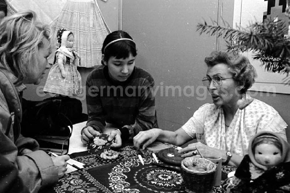 GDR photo archive: Berlin - Mitte - 15.11.1986 Cottbusser Tage im Palast der Republik in Berlin - Mitte Umschlagnr.: 124