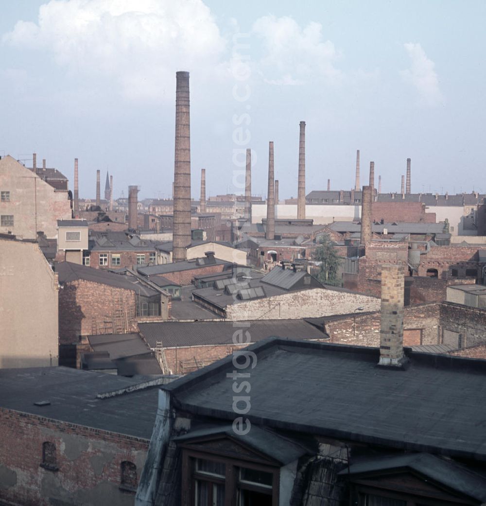 Leipzig: Blick auf die Industriesiedlung Plagwitz in Leipzig. Im 19. Jahrhundert hatten sich in der Gemeinde Plagwitz verschiedene Fabriken angesiedelt. Auch zu DDR-Zeiten hatten mehrere Volkseigene Betriebe hier ihren Sitz.