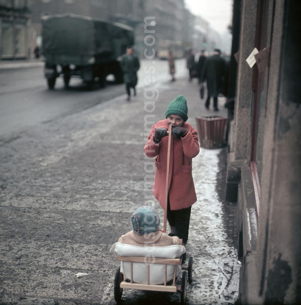 GDR photo archive: Leipzig - Straßenszene in Leipzig.