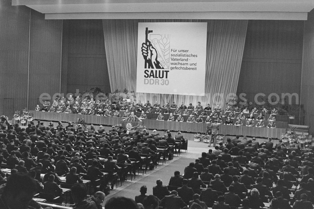 GDR picture archive: Dresden - Soldiers, non-commissioned officers, officers and generals as members of the NVA National People's Army at the delegates' conference in the Kulturpalast in the Altstadt district of Dresden, Saxony in the territory of the former GDR, German Democratic Republic