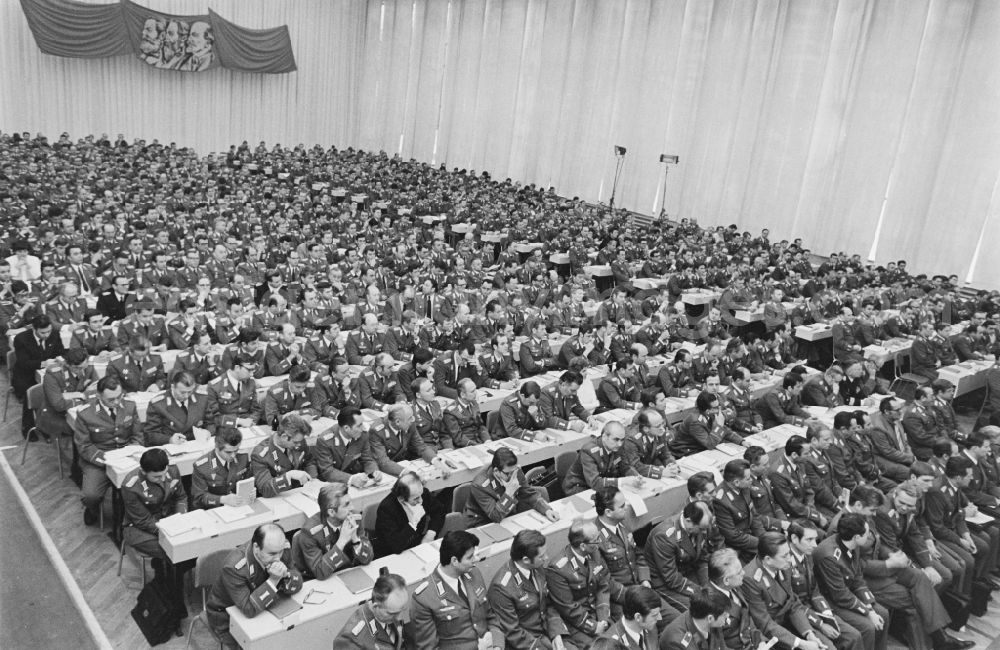 GDR photo archive: Potsdam - Soldiers, non-commissioned officers, officers and generals as members of the NVA National People's Army at the delegate conference in the Kremlin on street Brauhausberg in Potsdam, Brandenburg on the territory of the former GDR, German Democratic Republic