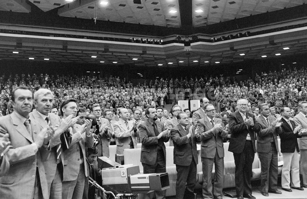 Berlin: Delegates conference for the 7th Construction Conference in the Great Hall of the Palace of the Republic in the Mitte district of East Berlin in the territory of the former GDR, German Democratic Republic