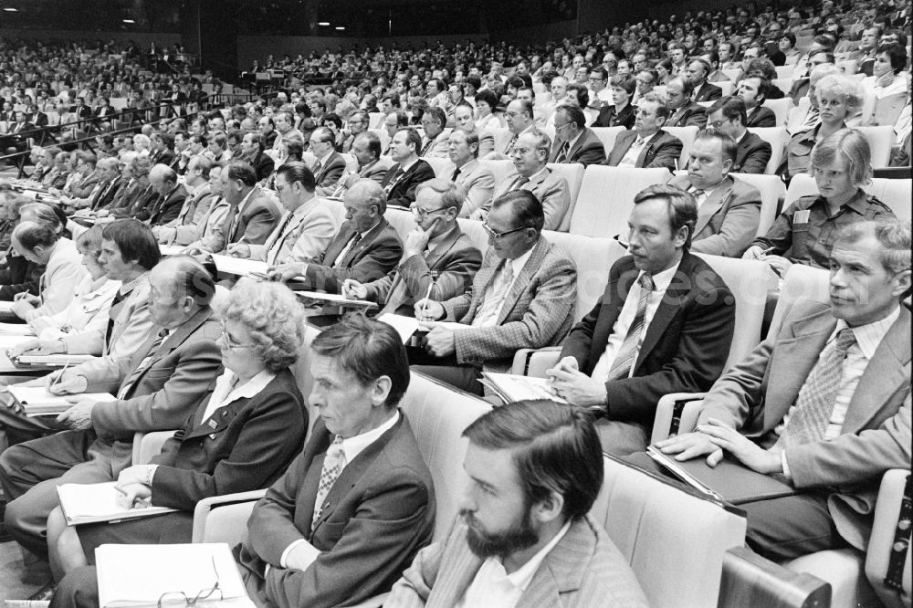 GDR image archive: Berlin - Delegates during the meeting in the Great Hall of the Palace of the Republic on the occasion of the 7th Building Conference in the Mitte district of East Berlin in the territory of the former GDR, German Democratic Republic