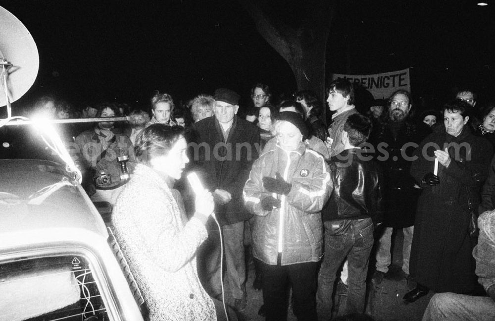 GDR picture archive: Berlin - Demo Mainzer Str Bln. 25.11.9