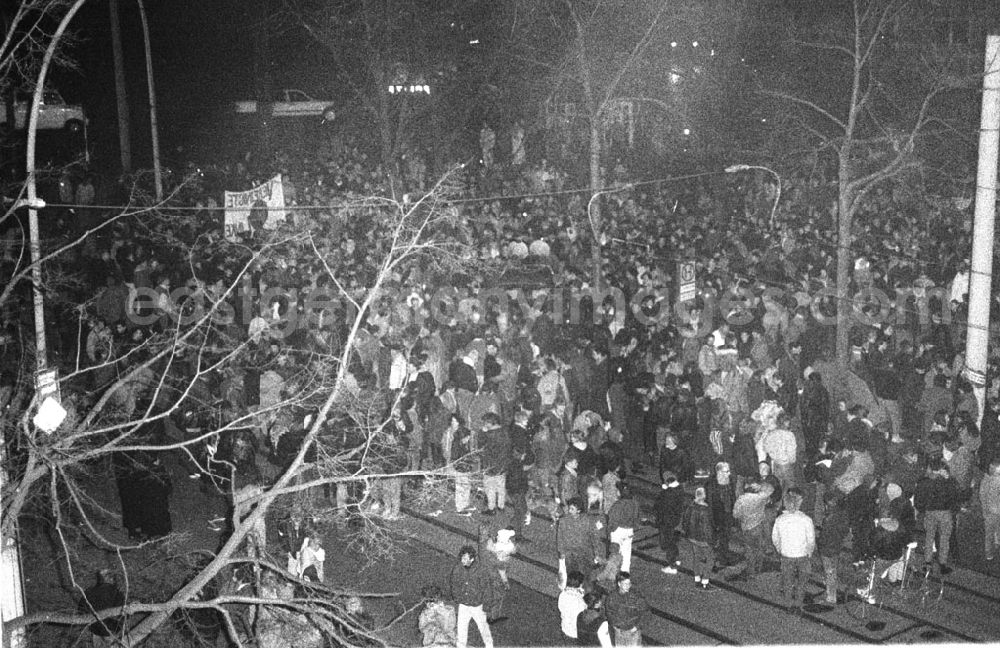 GDR image archive: Berlin - Demo Mainzer Str Bln. 25.11.9