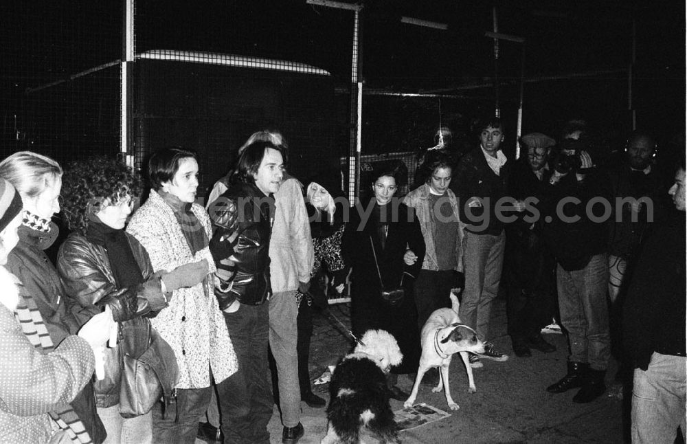 GDR photo archive: Berlin - Demo Mainzer Str Bln. 25.11.9