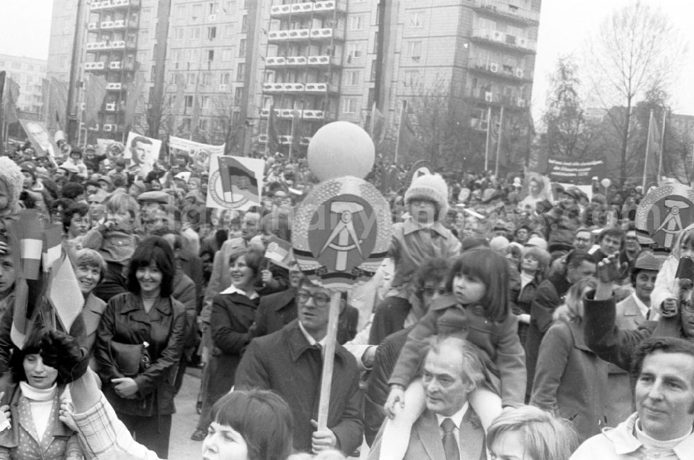 GDR photo archive: Berlin - Demonstration and street action zum 1. Mai on Karl-Marx-Allee in the district Mitte in Berlin, the former capital of the GDR, German Democratic Republic