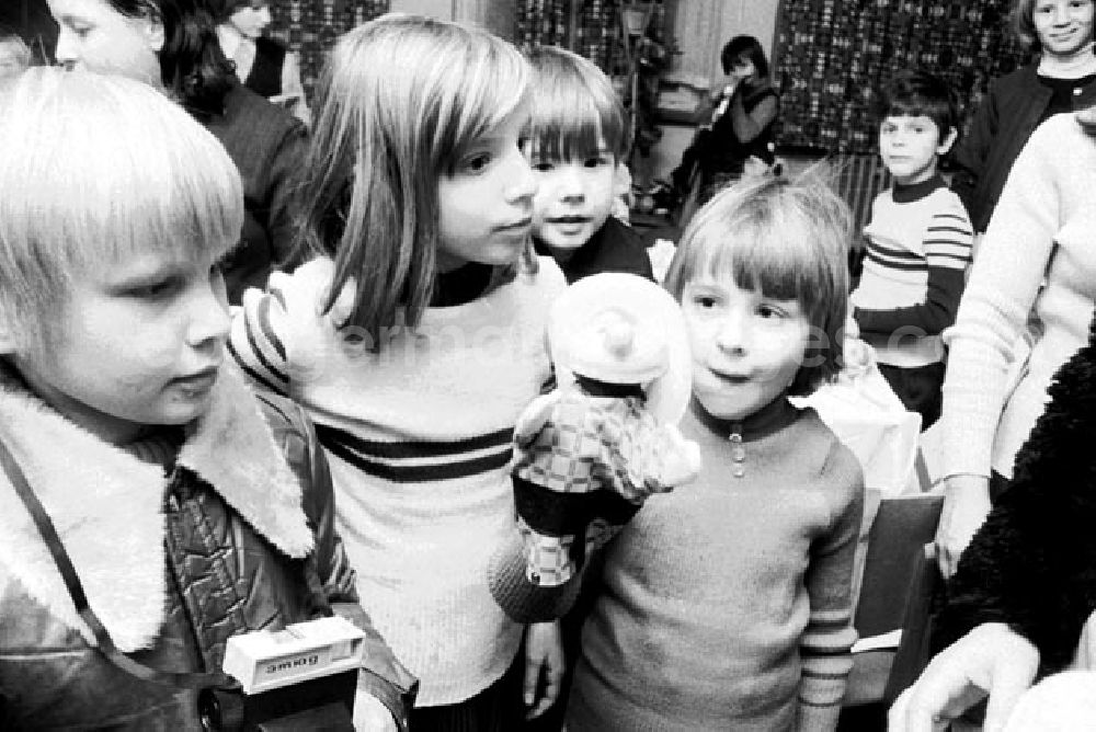 Berlin: 23.Dezember 1973 Die Kinder des Jugendheims Markarenkow bei der Weihnachtsfeier.