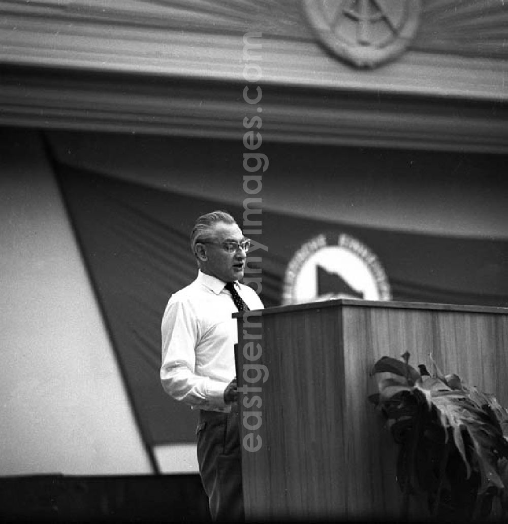 GDR image archive: Berlin - Dezember 1966 Paul Verner spricht in der Parteihochschule (Jubiläum)