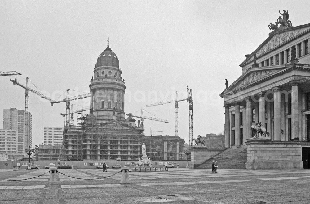 GDR photo archive: Berlin - Cathedral - facade and roof of the sacred building German Cathedral at the Schauspielhaus on Jaegerstrasse - Gendarmenmarkt in Berlin East Berlin on the territory of the former GDR, German Democratic Republic