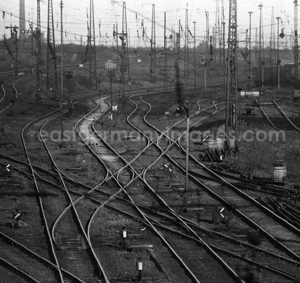 GDR image archive: Halle - Gleisbild vom Bahngelände in Halle.