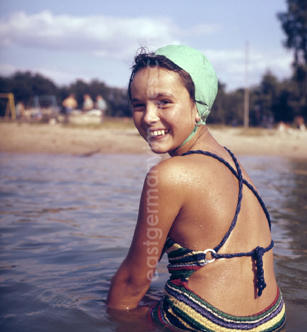 GDR image archive: Berlin - A girl in a swimsuit and swimming cap at a lido on the street Sportpromenade in Berlin East Berlin in the territory of the former GDR, German Democratic Republic