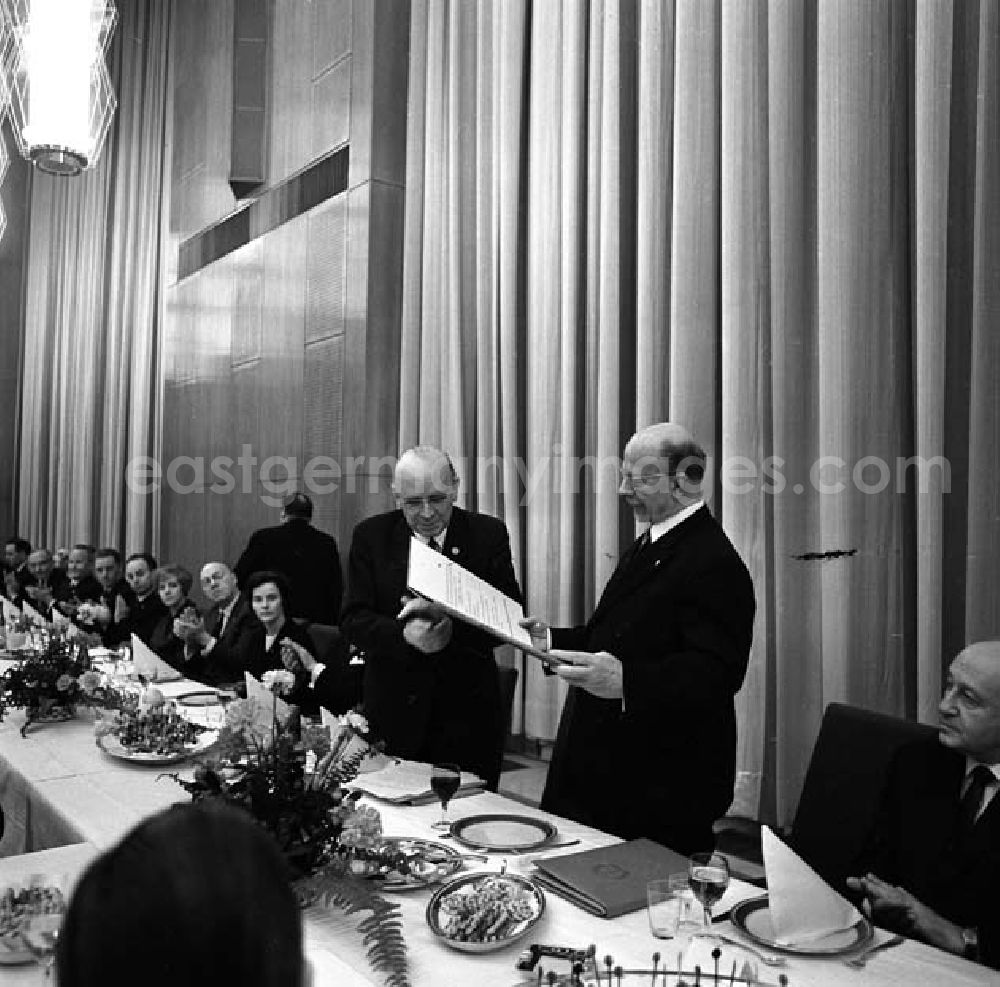 GDR image archive: Berlin - 25.01.1968 Berlin: Walter Ulbricht gab Empfang für 14