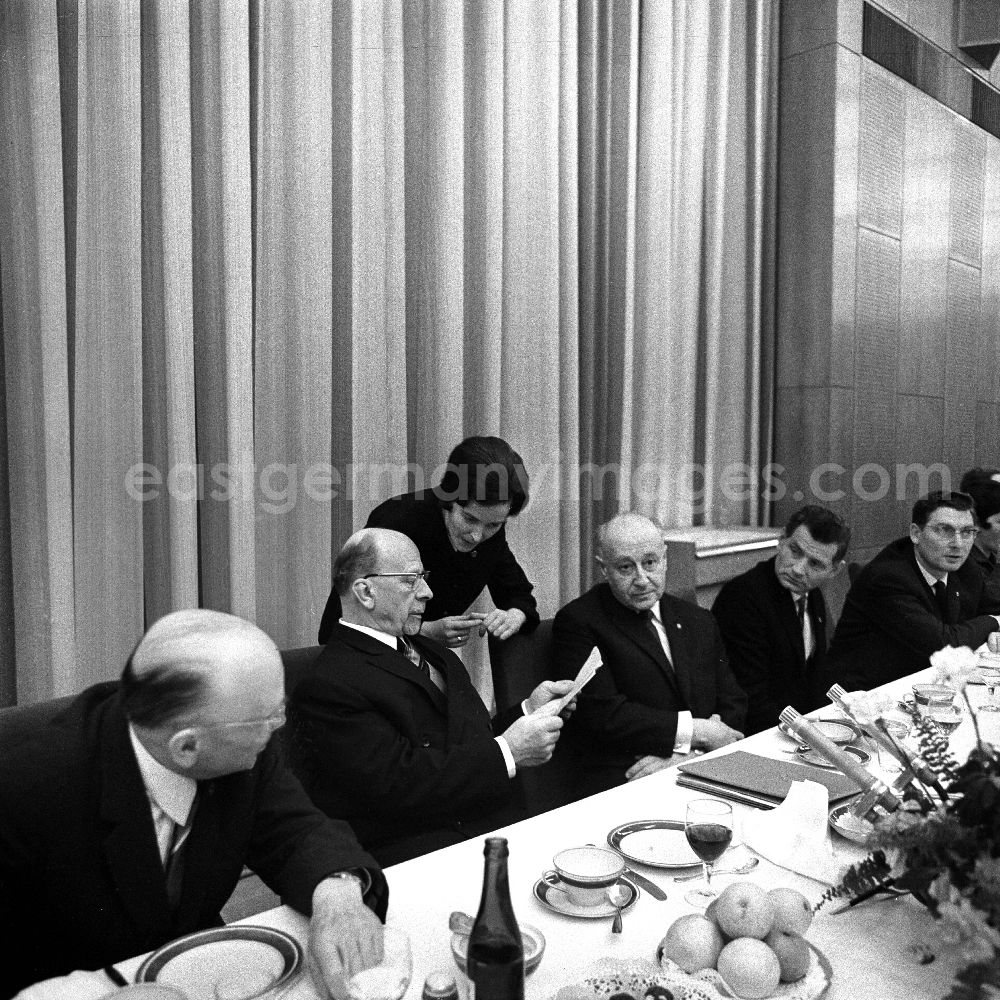 GDR picture archive: Berlin - 25.01.1968 Berlin: Walter Ulbricht gab Empfang für 14