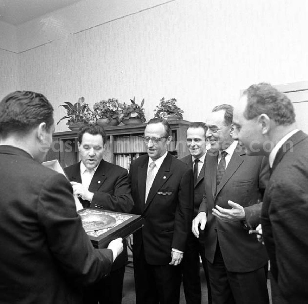 Berlin: 26.04.1966 Empfang der Delgeition zum 2