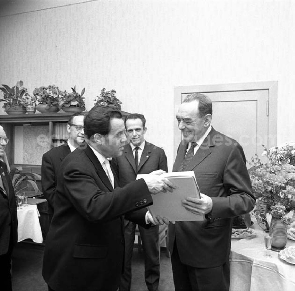 GDR image archive: Berlin - 26.04.1966 Empfang der Delgeition zum 2