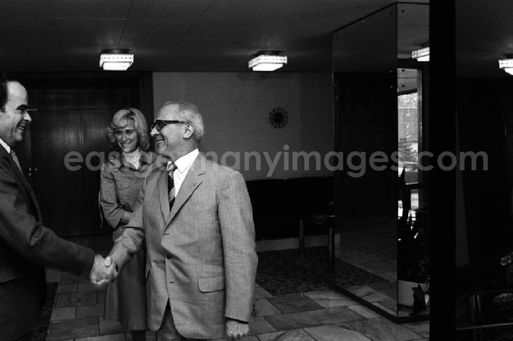 GDR picture archive: Berlin - Berlin Empfang Geoges Marchais (Frankreich) von Erich Honecker. (499)