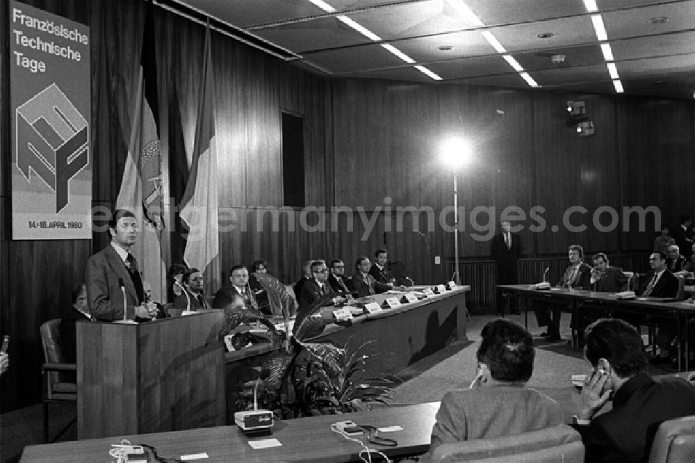 GDR photo archive: Berlin - Eröffnung der Französische Technischen Tage im Internationalen Handelszentrum in Berlin. (455)