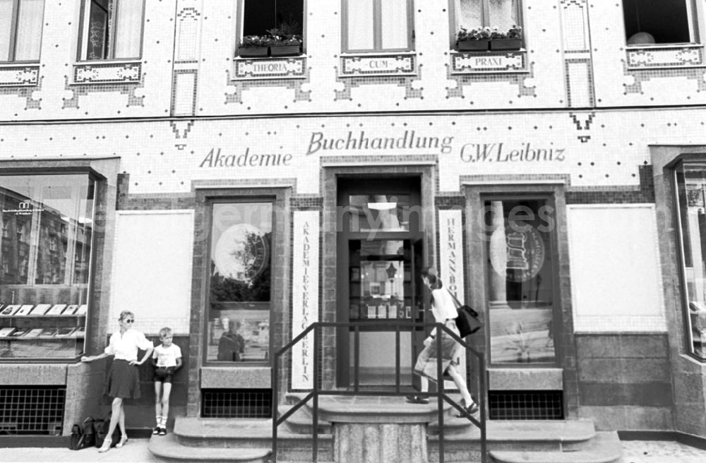 Berlin-Mitte: Eröffnung der Leibnitz- Buchhandlung am Platz der Akademie 26.