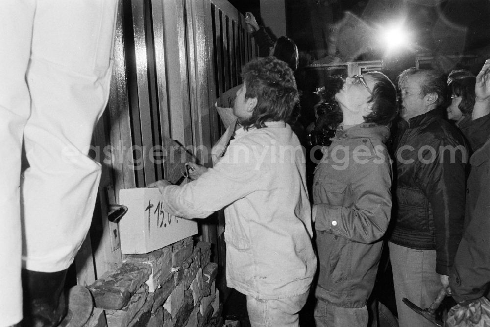 GDR photo archive: Berlin - Demonstrators and protesters during the storming and occupation the headquarters of the MfS Ministry for State Security on street Ruschestrasse - Normannenstrasse in the district Lichtenberg in Berlin Eastberlin on the territory of the former GDR, German Democratic Republic