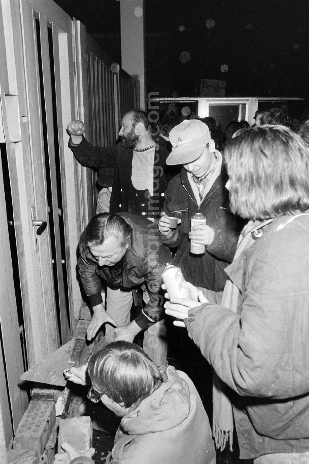 GDR picture archive: Berlin - Demonstrators and protesters during the storming and occupation the headquarters of the MfS Ministry for State Security on street Ruschestrasse - Normannenstrasse in the district Lichtenberg in Berlin Eastberlin on the territory of the former GDR, German Democratic Republic