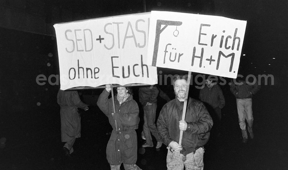 GDR picture archive: Berlin - Demonstrators and protesters during the storming and occupation the headquarters of the MfS Ministry for State Security on street Ruschestrasse - Normannenstrasse in the district Lichtenberg in Berlin Eastberlin on the territory of the former GDR, German Democratic Republic