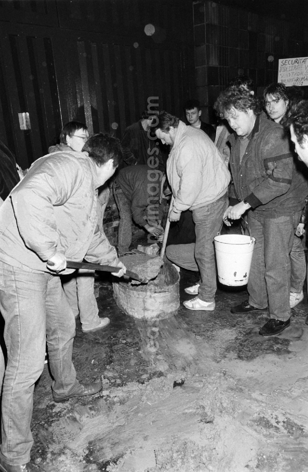 GDR picture archive: Berlin - Demonstrators and protesters during the storming and occupation the headquarters of the MfS Ministry for State Security on street Ruschestrasse - Normannenstrasse in the district Lichtenberg in Berlin Eastberlin on the territory of the former GDR, German Democratic Republic