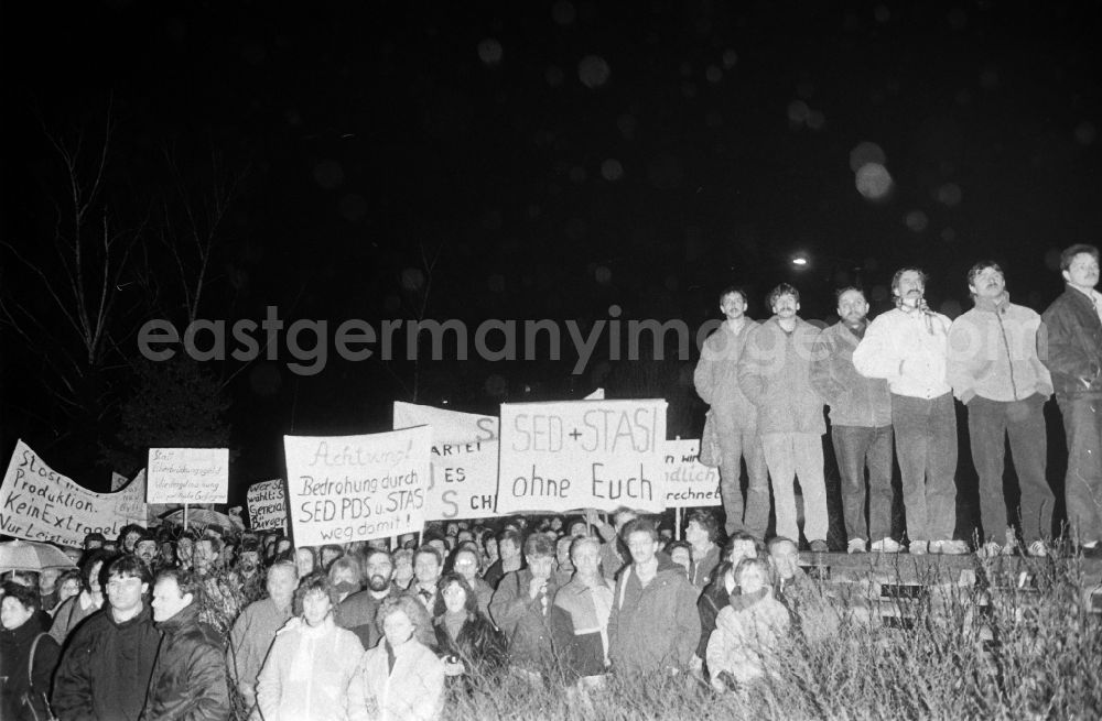 GDR photo archive: Berlin - Demonstrators and protesters during the storming and occupation the headquarters of the MfS Ministry for State Security on street Ruschestrasse - Normannenstrasse in the district Lichtenberg in Berlin Eastberlin on the territory of the former GDR, German Democratic Republic