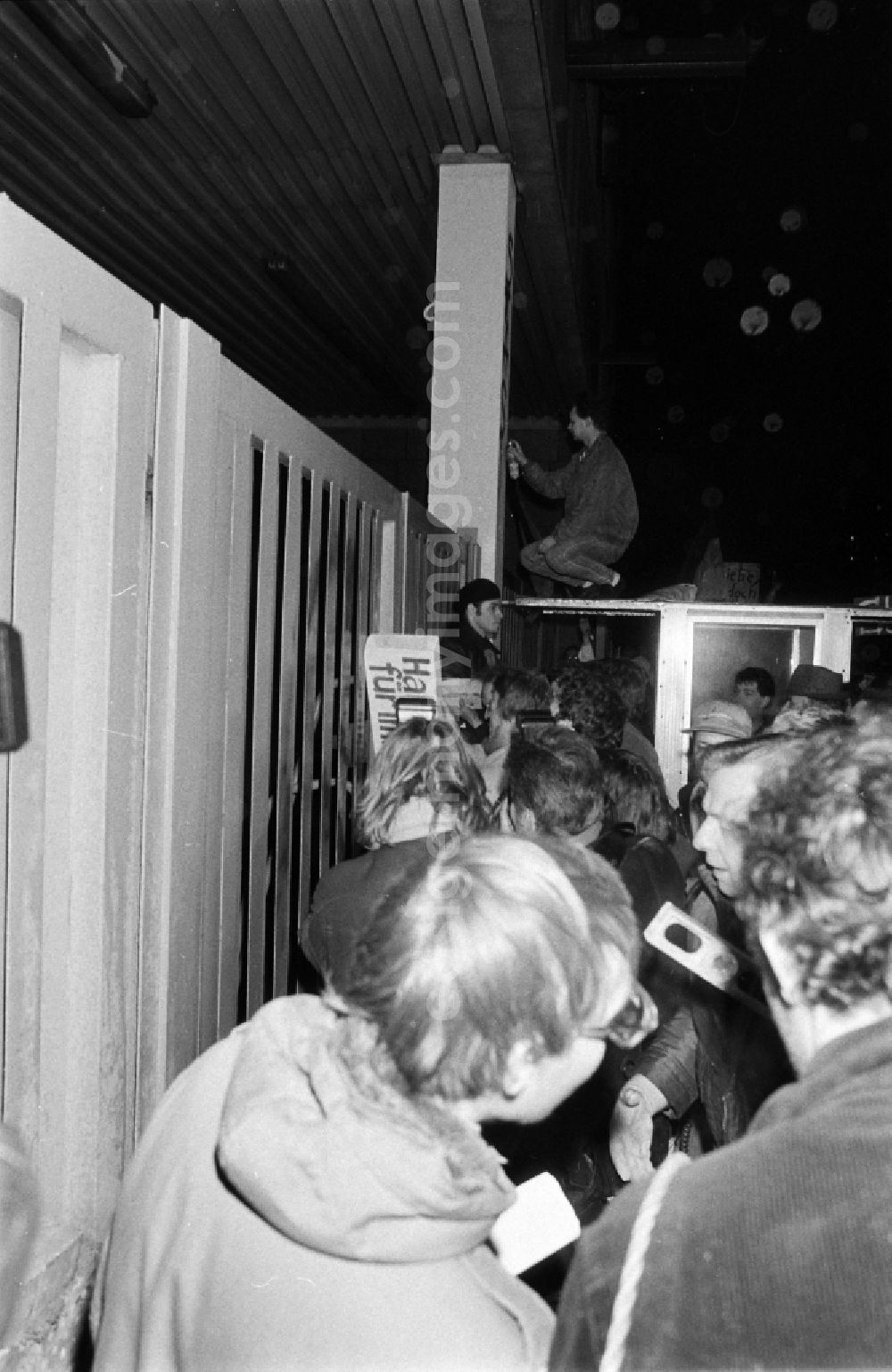 GDR photo archive: Berlin - Demonstrators and protesters during the storming and occupation the headquarters of the MfS Ministry for State Security on street Ruschestrasse - Normannenstrasse in the district Lichtenberg in Berlin Eastberlin on the territory of the former GDR, German Democratic Republic