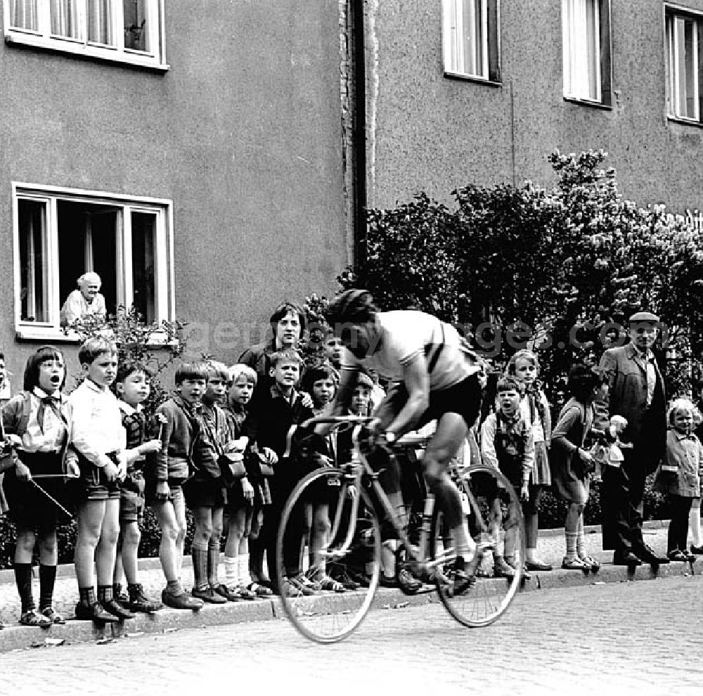 GDR picture archive: - 18.05.1967 9. Etappe Leipzig-Halle 4